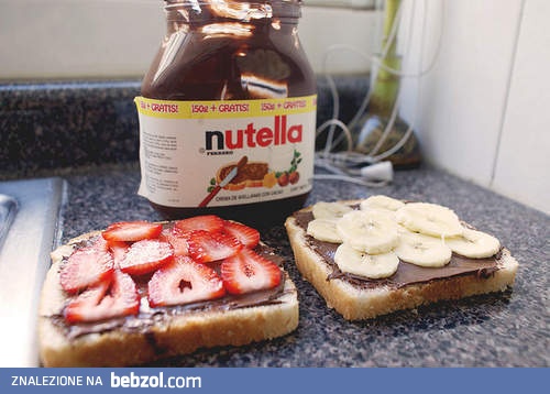 Nutella z truskawkami i bananami 