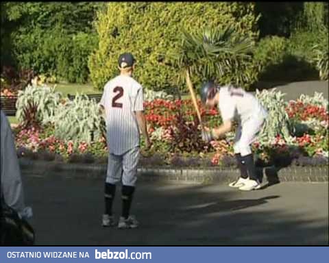 Baseballowa piłeczka / ukryta kamera