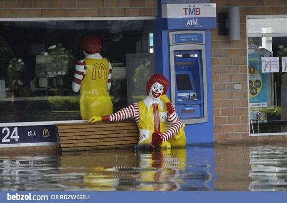 Podtopiony McDonald w Tajlandii