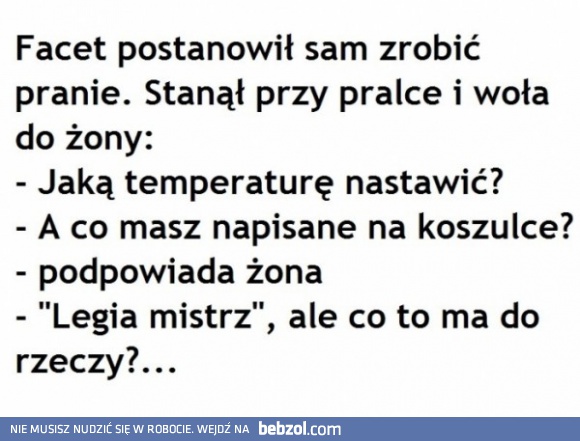 Mężczyzna robi pranie