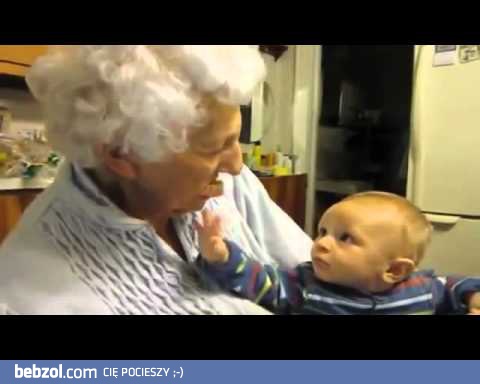 Wnuczek zneca sie na babcią
