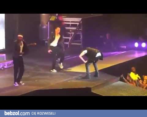Justin Bieber wymiotuje na scenie