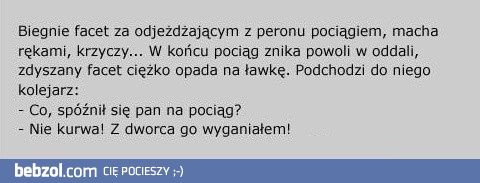 Biegnie facet za odjeżdżającym z peronu pociągiem...