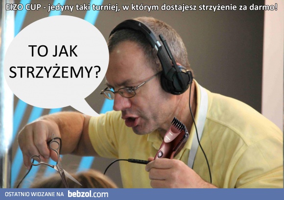 Jedyny taki fryzjer, który goli w słuchawkach