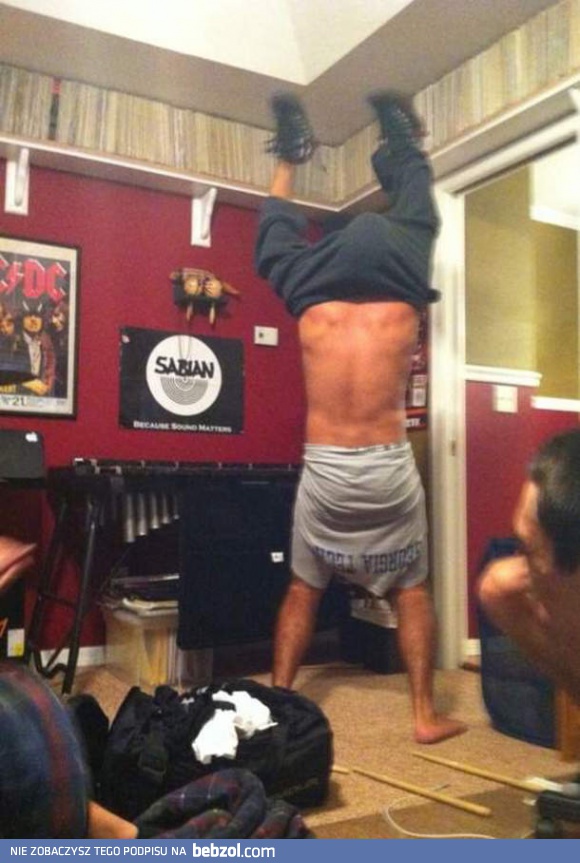 Tak się stoi na rękach!