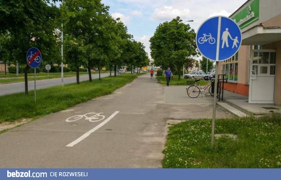 Ostrowiec Św. - najkrótsza droga rowerowa na świecie