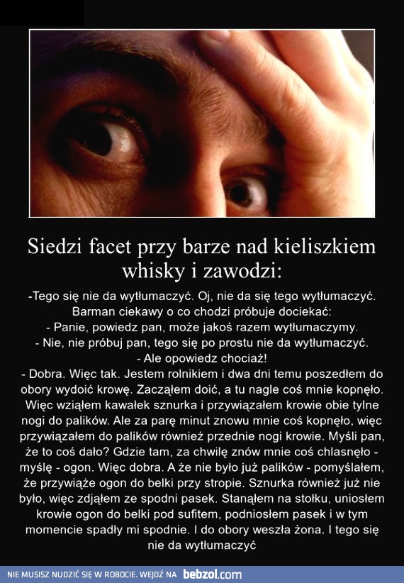 Siedzi facet w barze nad kieliszkiem Whisky