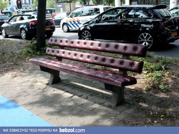 Wygodna ławeczka