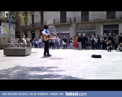 Niesamowity występ ulicznego muzyka