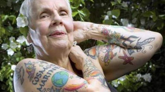 Czy tatuaże faktycznie źle wyglądają na starość? (8 zdjęć)
