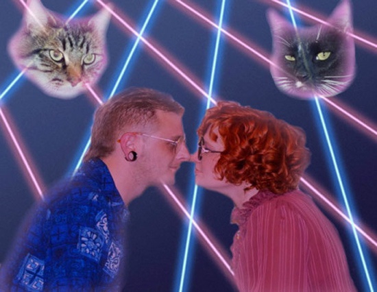 Dziwne rodzinne fotki z kotami (23 zdjęcia)