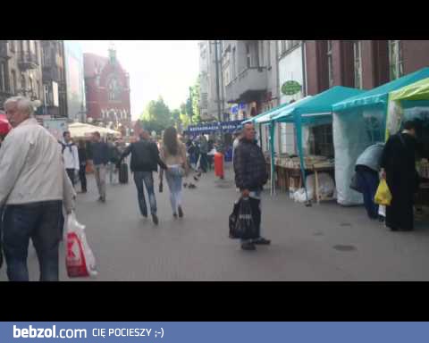 Czy dziewczyny lubią klapsy w pupę?