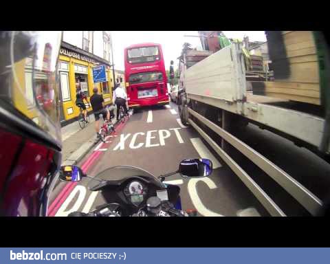 Uprzejmy kierowca koparki