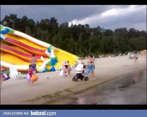 Atak dmuchanej zjeżdżalni