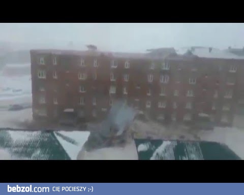 Był dach i niema dachu. Akcja w mieście Dudinki, Rosja. 