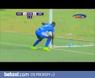 Napastnik kradnie bramkarzowi talizman i strzela mu gola