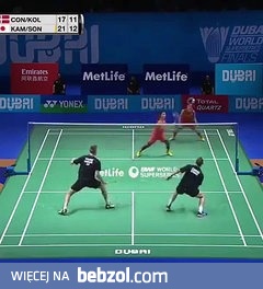 Niesamowita wymiana lotki w badmintonie
