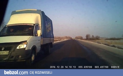 Bliskie spotkanie drugiego stopnia i slalom między ciężarówkami