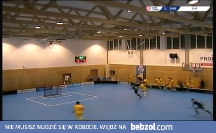 Dach hali sportowej załamuje się przez zbyt dużą ilość śniegu