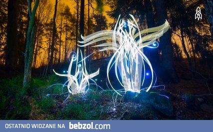 Artysta maluje światłem przepiękne obrazy 