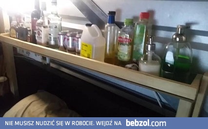 Gość mieszka w schowku przez dwa miesiące 