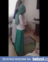 Muzułmanki robią se jaja podczas modlitwy