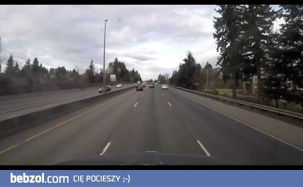 Genialny manewr motocyklisty