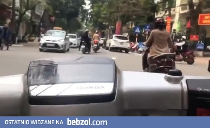 Jazda skuterem po ulicach Chin