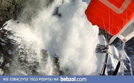 Wywołanie lawiny i skok na spadochronie z urwiska