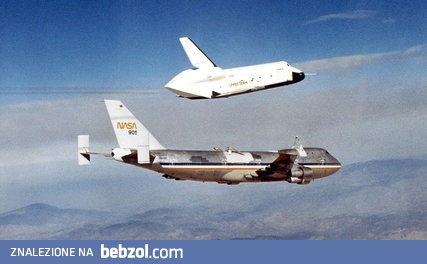 Pierwszy test szybowania i lądowania wahadłowcem