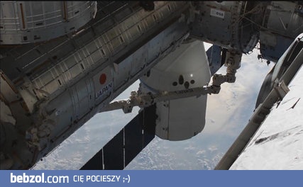 Moment dokowania SpaceX Dragon do stacji ISS