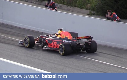 F1 2017. Wyjazd bolidów z pitstopu, nowy wygląd, start i dźwięk.