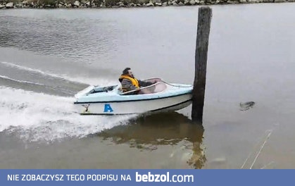 Trochę nieudana próba ścięcia słupa motorówką