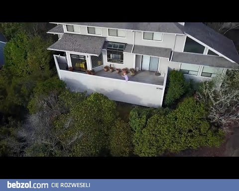 Wkurzona sąsiadka próbuje zestrzelić drona