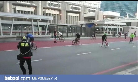 Wyścig kolarski przy wietrze dochodzącym do 100 km/h