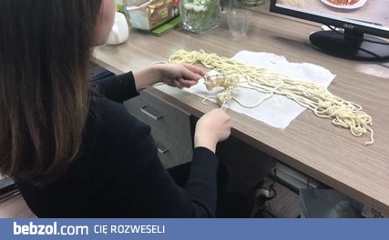 Przygotowanie lunchu w pracy. Poziom azjata.