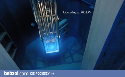 Rozruch reaktora nuklearnego z bliska.