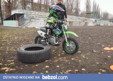 4-latek na motocyklu 