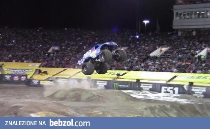 Lee O'Donnell robi frontflipa monster truckiem w Las Vegas