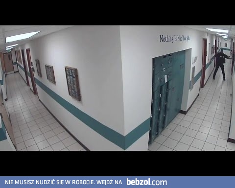 Intruz na komisariacie