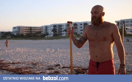 Ratownik po służbie ratuje dwie osoby przed utonięciem