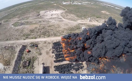 Wielkie ognisko opon