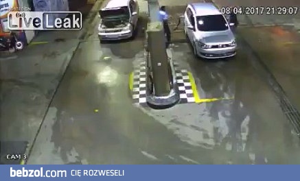 Wybuch butli CNG podczas tankowania