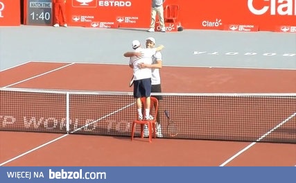 Zabawna sytuacja podczas podziękowań po meczu tenisa