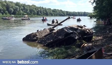 Wyciąganie T-34 z rzeki