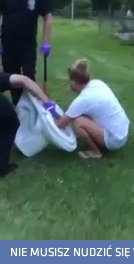 Różowa utknęła w kiblu