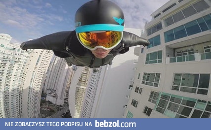 Lot w kombinezonie wingsuit między wieżowcami w Panama City