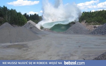 Eksplozja 5,2 tony dynamitu, spienione tworzy fale