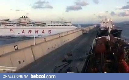 Awaria statku pasażerskiego na molo w Hiszpanii