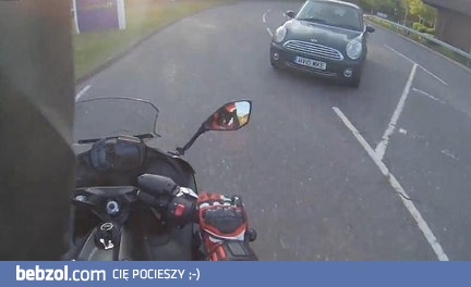 Kobieta za kierownicą...